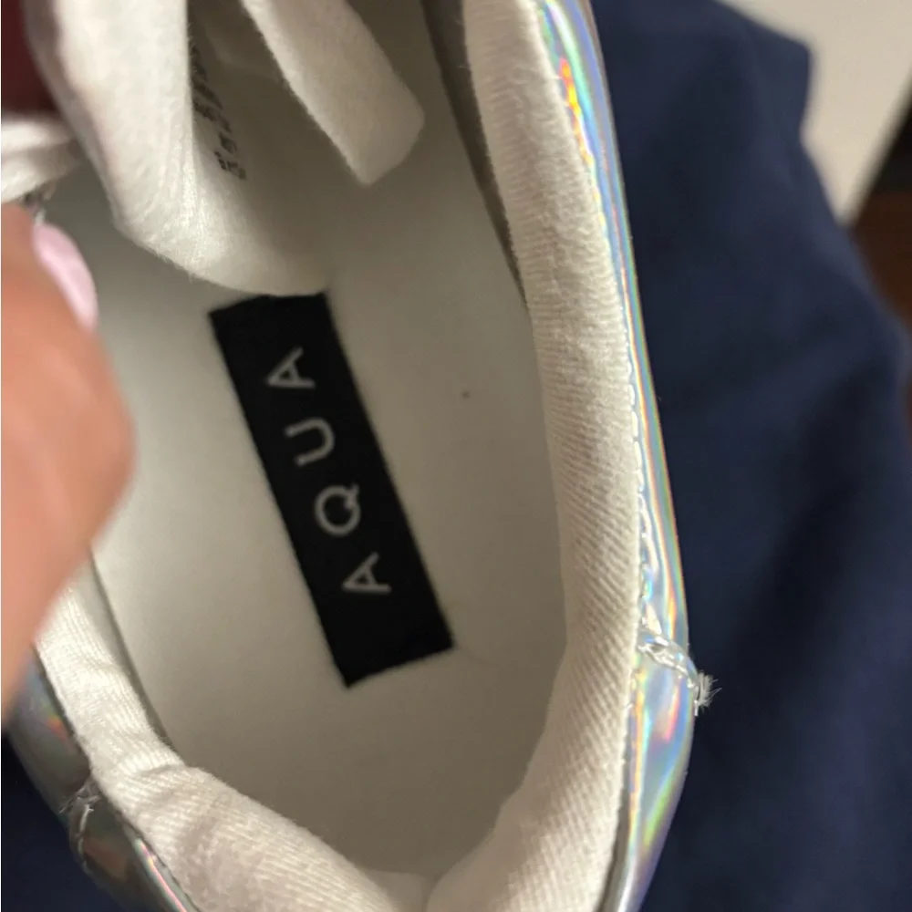 AQUA brand new Womens Iridescent Silver Mixed Media athletic Sneakers Shoes #18